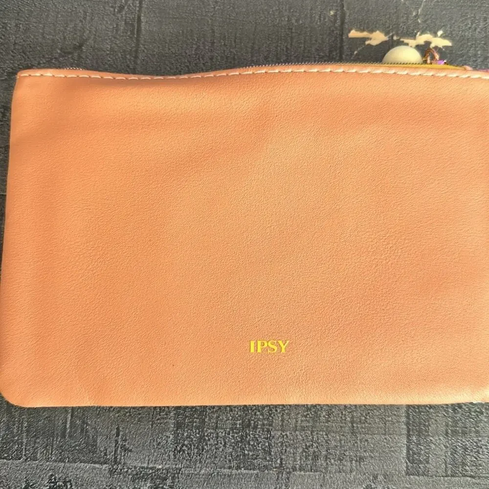 Ipsy March 2024 Swirl Soft Tones with Charm Zip Pull